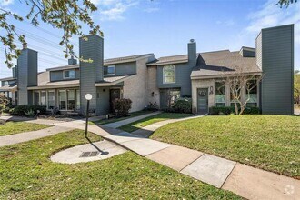 Building Photo - 10811 Greenwillow Dr