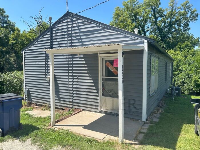 Primary Photo - 2 Bed / 1 bath - Desoto KS -home for rent ...