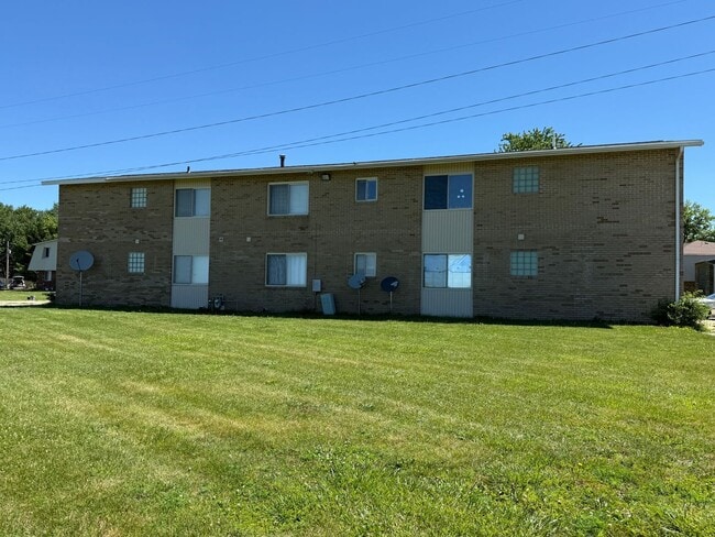 Building Photo - 2 Bed / 1 Bath Apartment in Warrensburg — Available Now