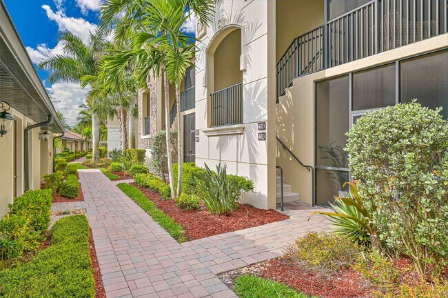 Foto del edificio - **2 + Den Condo - 1 Car garage - Fully Furnished - Short Term Lease (5.11 - 11.30) **