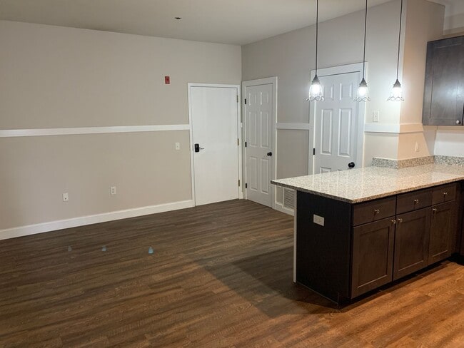 Building Photo - 238 N George St