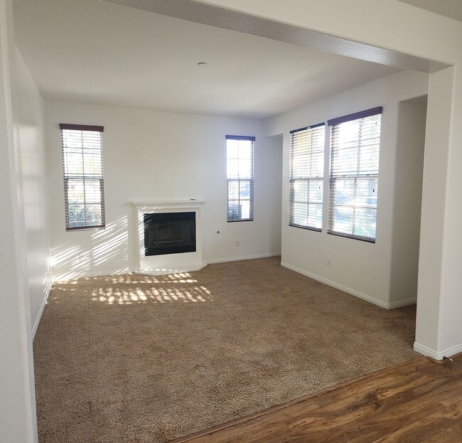 Building Photo - 476