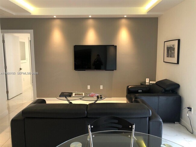 Building Photo - 185 SE 14th Terrace