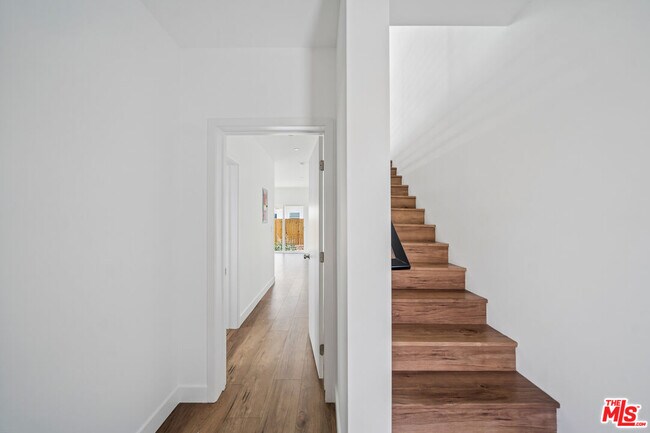 Foto del edificio - 6334 1/2-6332 Beck Ave