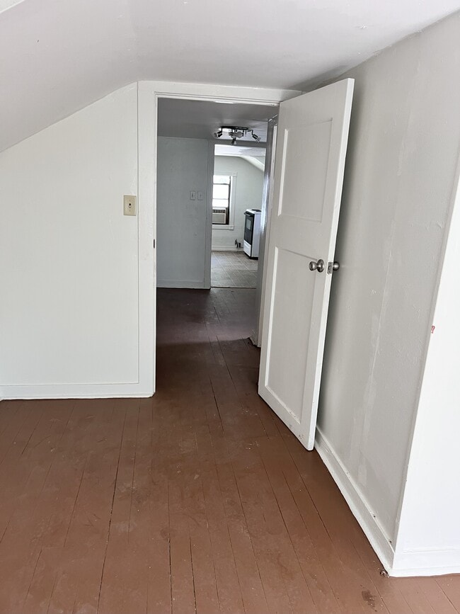 Building Photo - 2006 Grace St