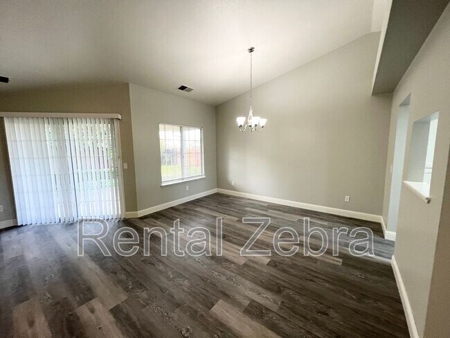 Foto del edificio - 1002 Deerfield Ct