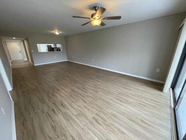 Foto del edificio - ANNUAL RENTAL - 2/2 CONDO IN ABBEY AT BERKSHIRE VILLAGE