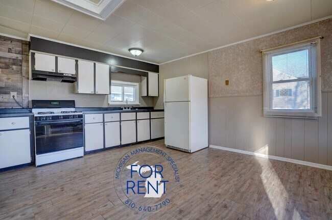 Foto del edificio - 1327 E Hurd Rd