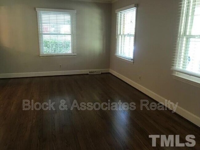 Foto del edificio - 303 Oakridge Rd