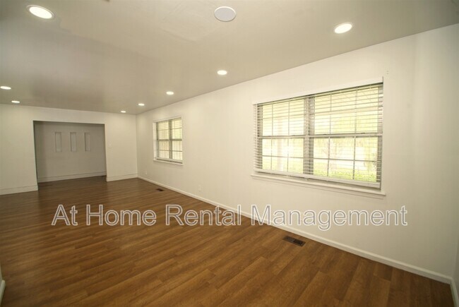 Foto del edificio - 5105 S Kingston Ave