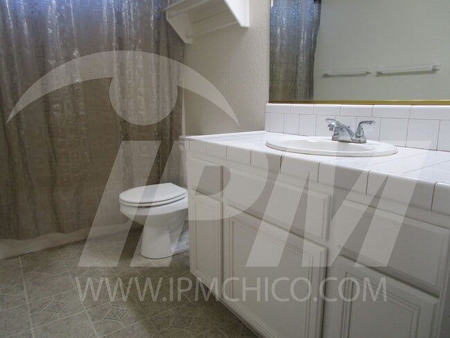 Building Photo - 143 W 3rd Ave