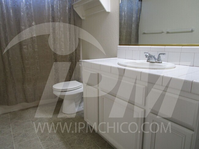 Foto del edificio - 143 W 3rd Ave