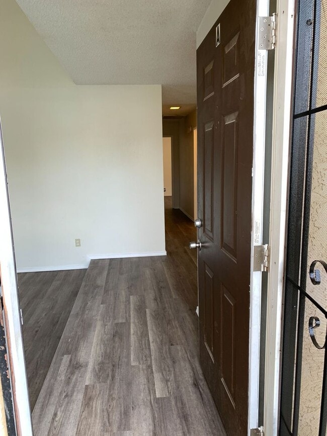 Building Photo - 4401 Parkwood Ct