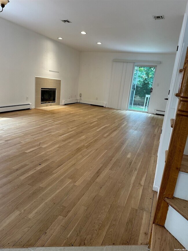 Building Photo - 67 Sagamore Hill Dr