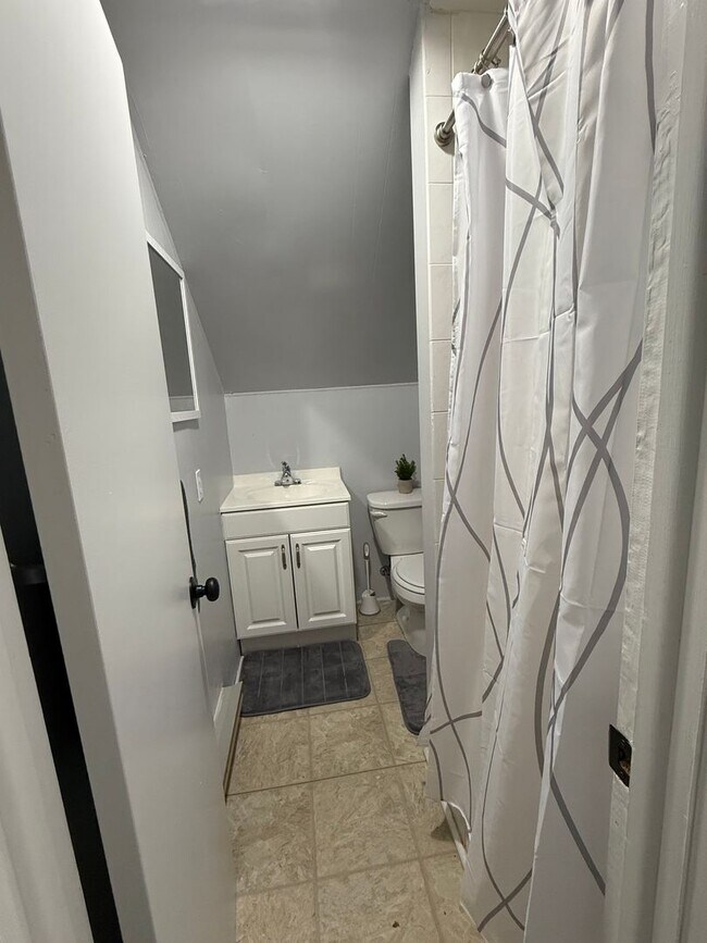 Building Photo - 1-Bedroom Apartment – Prime Poughkeepsie L...