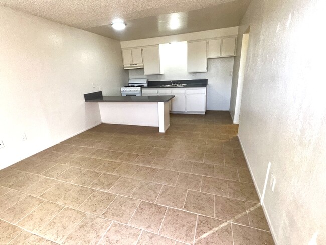 Foto del edificio - 11661-11665 White Ave