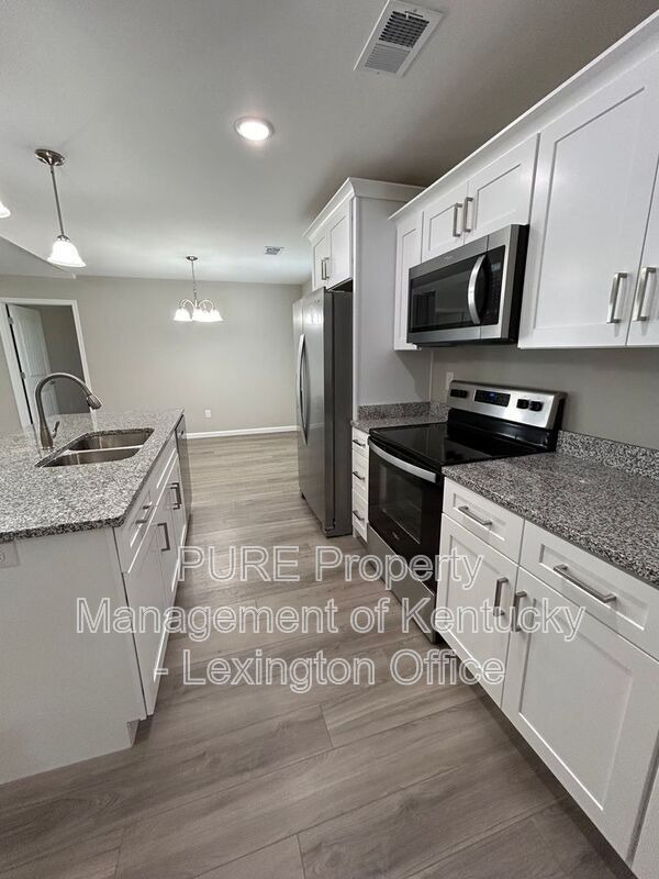 Building Photo - 263 Stoney Creek Way