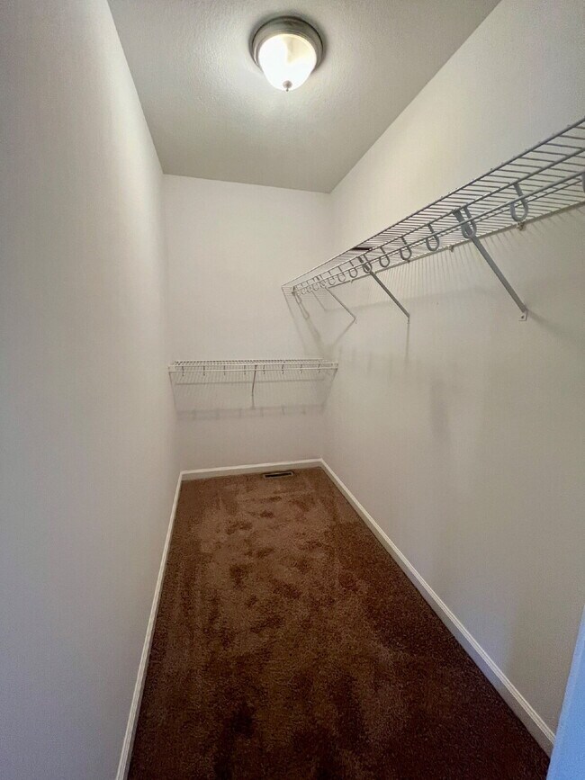 Building Photo - "Charming 3-Bedroom Retreat with 2 Full Baths in Clarksville – Your Spacious 1,480 Sq Ft Haven Aw...