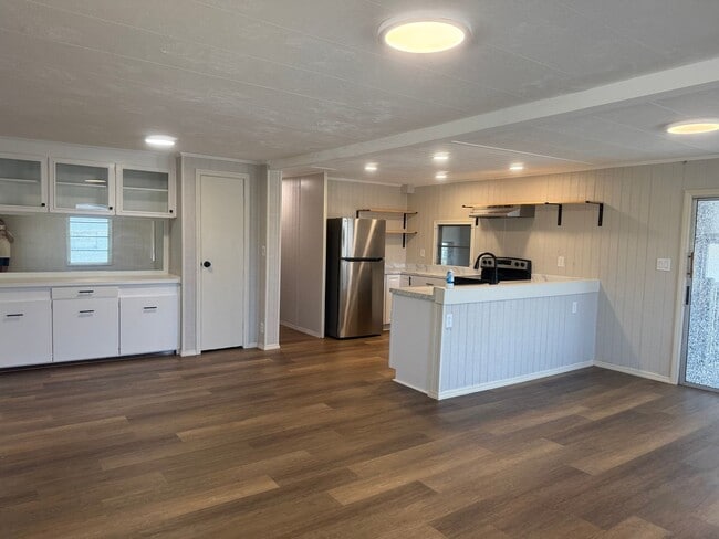 Building Photo - 3 bedroom 2 bath