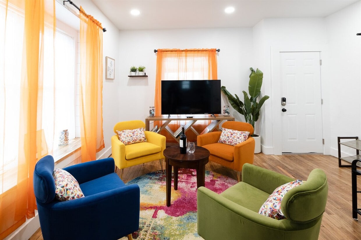 Foto principal - 10628 Lee Ave
