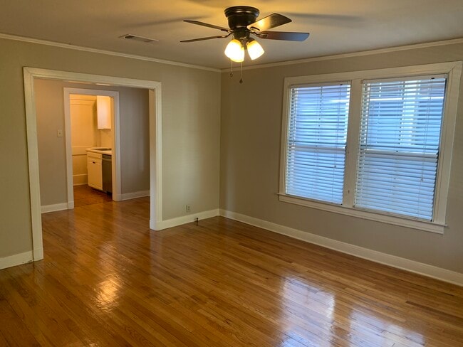 Building Photo - 912 N 6th St