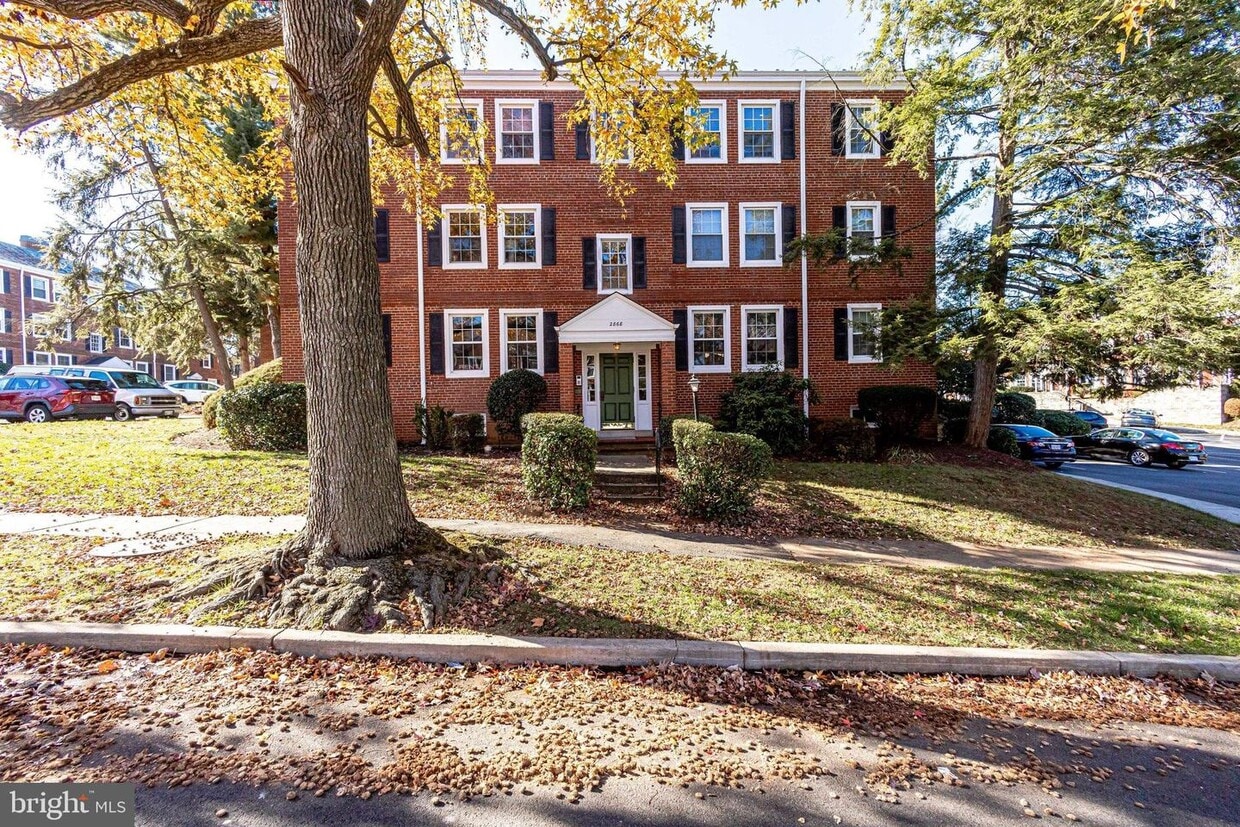 Primary Photo - 2868 S Abingdon St