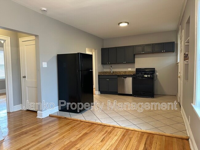 Foto del edificio - 5605 W Wabansia Ave