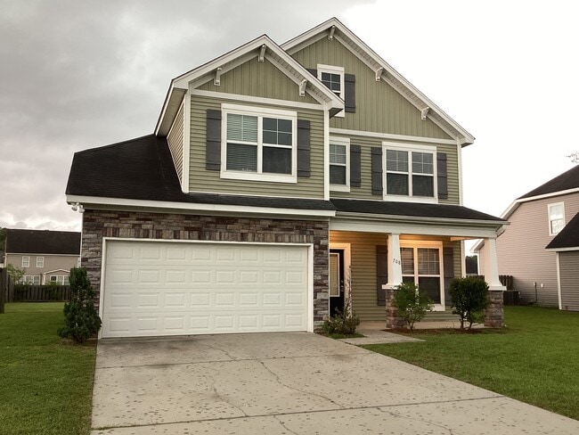 Building Photo - 708 Canyon Dr