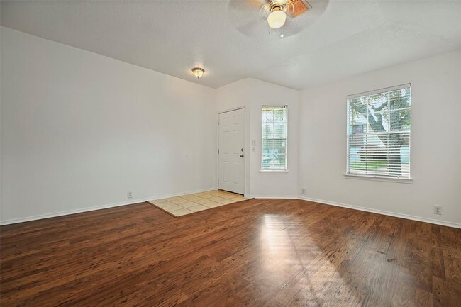 Building Photo - 21402 Somerset Park Ln