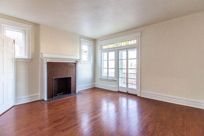 Foto del edificio - 2 Bedroom unit, just rehabbed, available n...