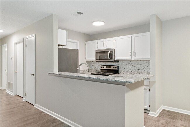 Foto del interior - 2 Bed/2 Bath under New Ownership!
