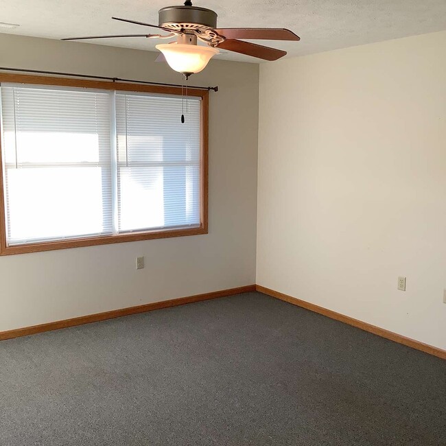 Building Photo - 404 N Van Buren Ave