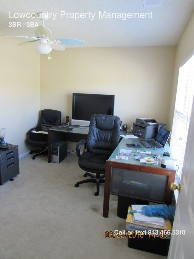 Building Photo - 3037 Maple Leaf Dr
