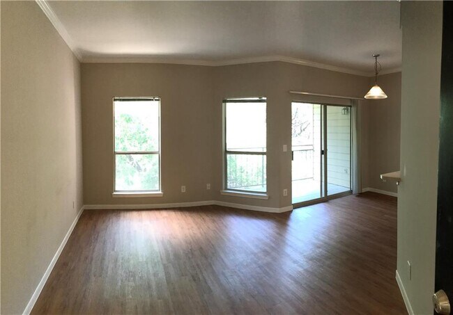 Foto del edificio - 6000 Shepherd Mountain Cove