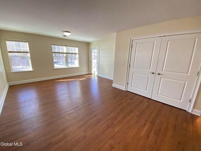 Foto del edificio - 74 Weibel Ave