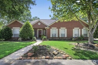 Building Photo - 617 Woodview Dr