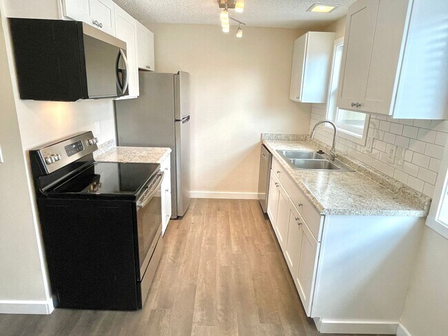 Foto del edificio - Newly renovated 2 bedroom condo with off-s...