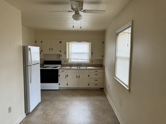 Building Photo - 2816 Idlewild Blvd NE