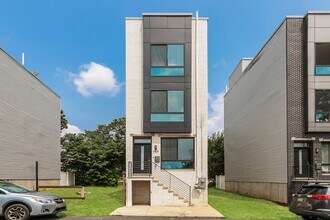 Building Photo - 1431 Hanson St
