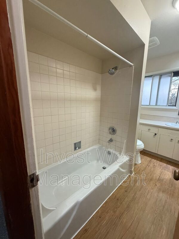 Foto del edificio - 6409 Kansas St