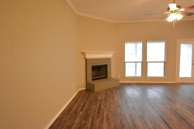 Building Photo - 737 Morgan Dr