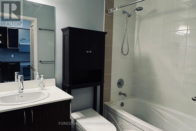 Photo du bâtiment - 5162 Yonge St