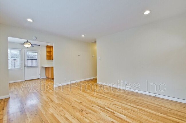 Building Photo - 543 California St