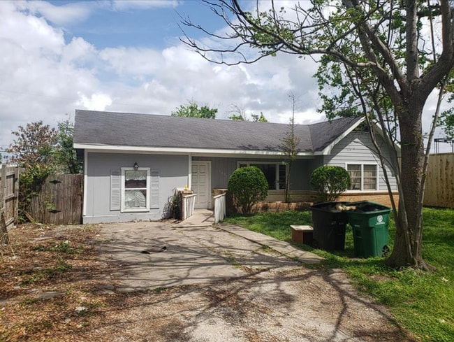Building Photo - Affordable spacious 5BD/2BA single-family ...