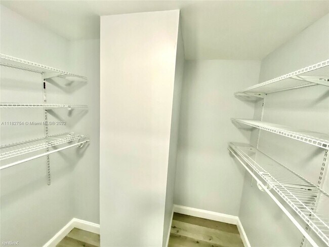 Foto del edificio - 2 br, 2 bath House - 901 Hillcrest Dr Apt 405