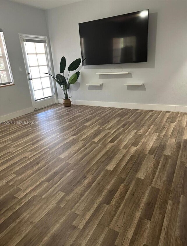 Foto del edificio - 1319 SW 21st Ter