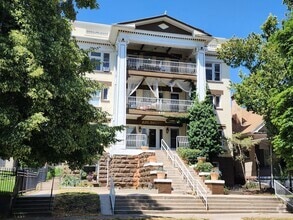 Building Photo - 415 E 1st Ave