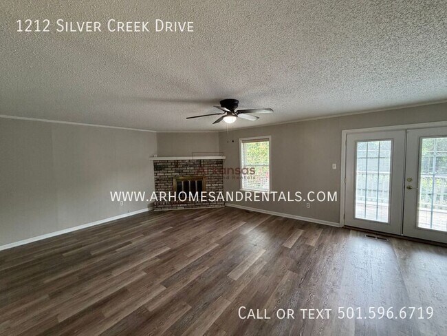Building Photo - 1212 Silver Creek Dr