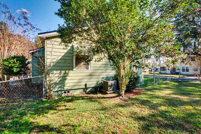 Foto del edificio - 2652 Merwyn Rd