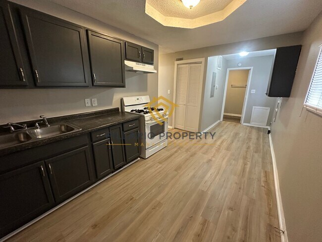 Building Photo - Close to Bethel Park, Updated 3 Bedroom/1 Bathroom with Detached Garage Available NOW!